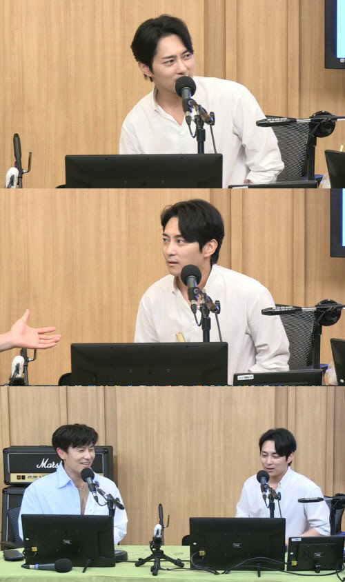 29일 방송된 SBS 파워FM '두시 탈출 컬투쇼'에 김동완(왼쪽)과 이봉근이 게스트로 출연했다. [사진=SBS 파워FM '두시탈출 컬투쇼' 캡처]